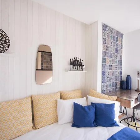 Charming, Sun-drenched In Estrela Appartement